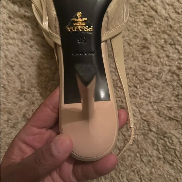 Prada - Picture 7 of 10